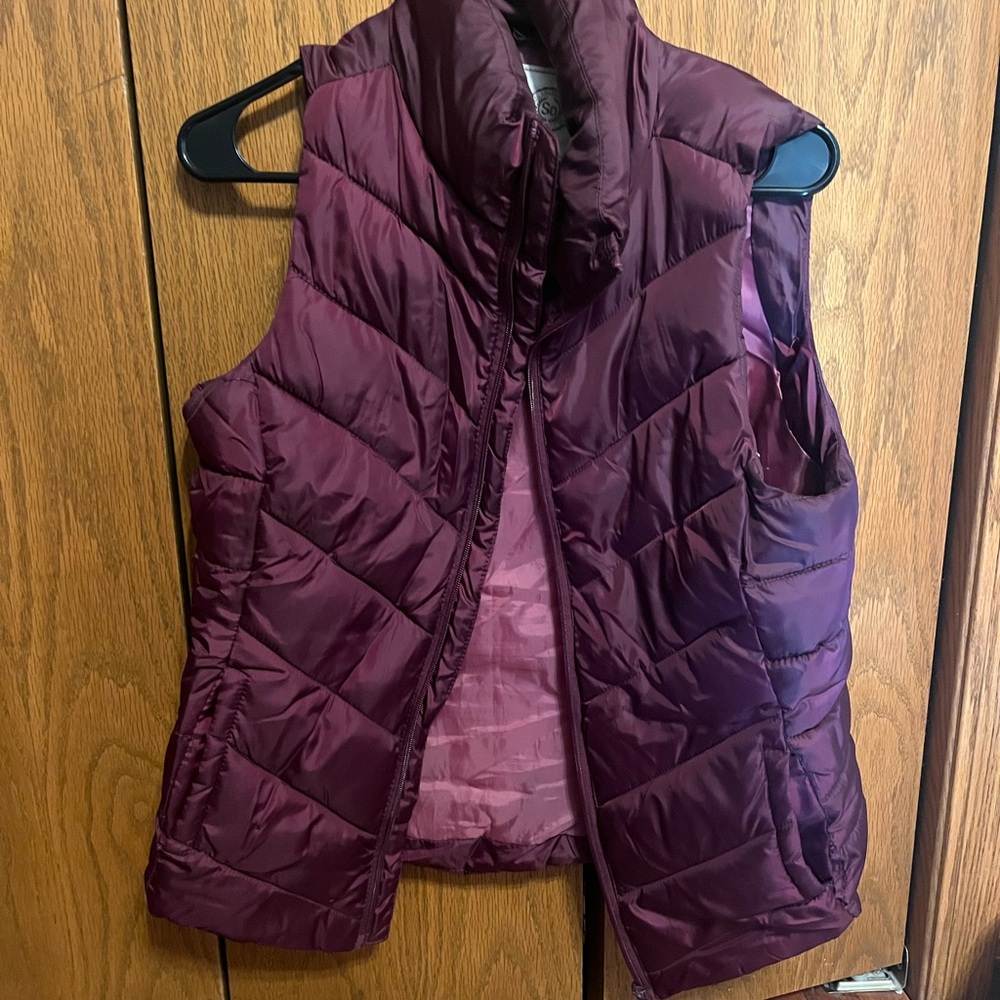 SO Women's Burgundy Puffer Vest